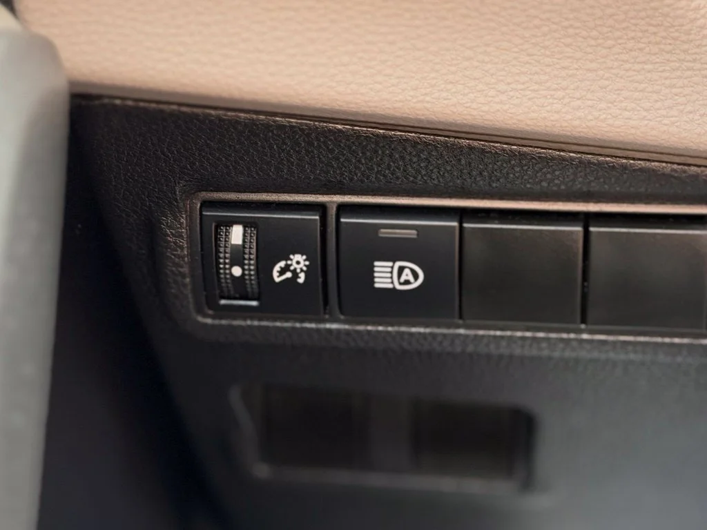 Used 2024  Toyota L image 21