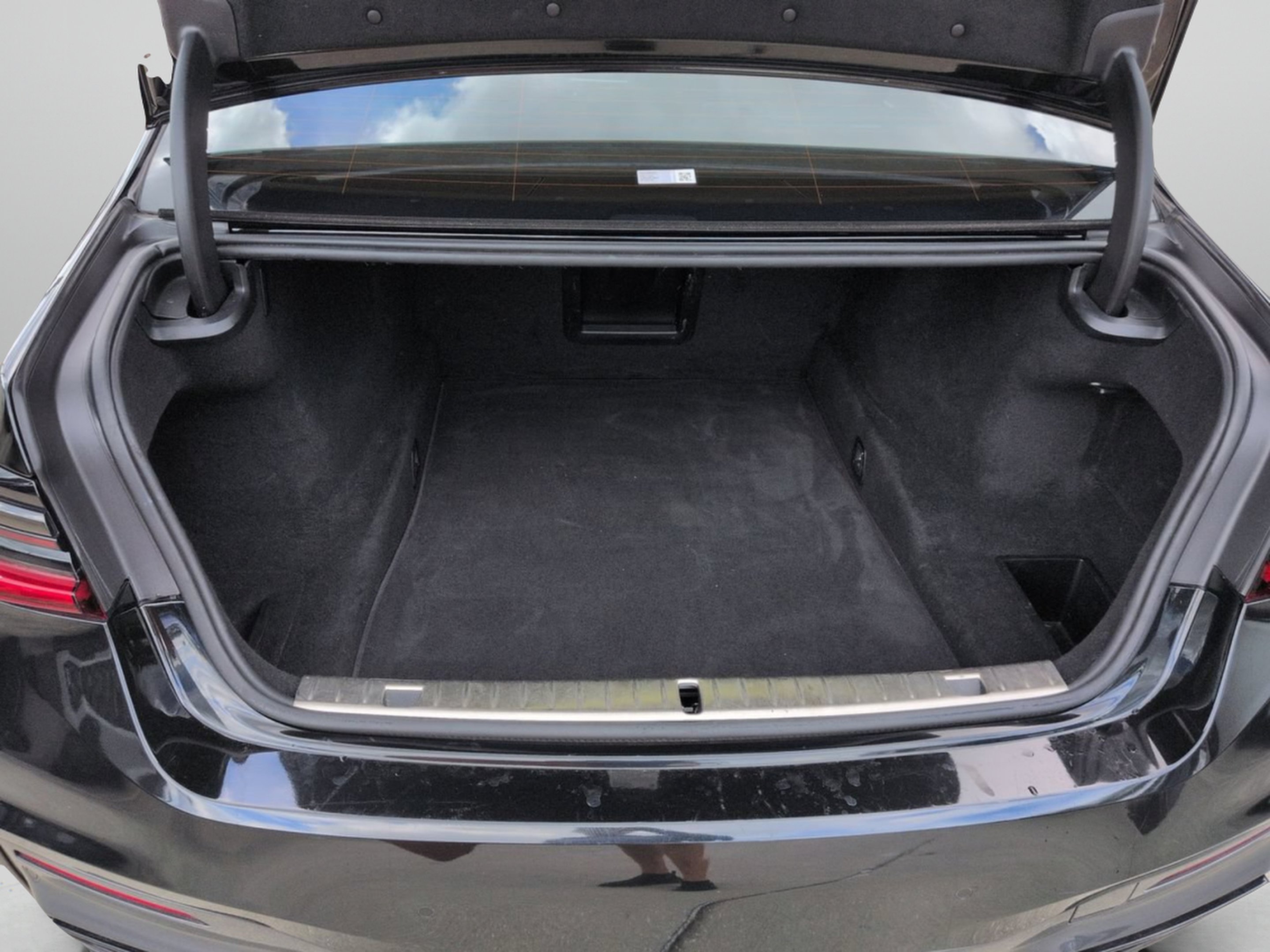 Used 2021 Black Sapphire Metallic BMW 750i xDrive image 10
