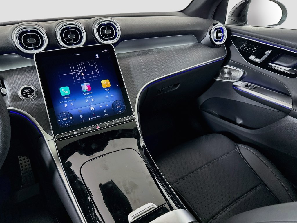 New 2027 Polar White Mercedes-Benz GLC 300 image 25