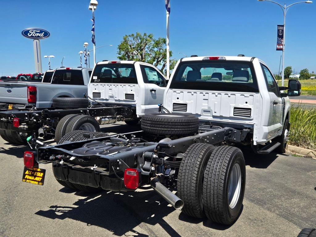 New 2026 Oxford White Ford F-350® XL image 4
