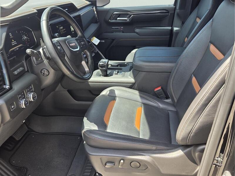 Used 2025 Onyx Black GMC 4WD CREW CAB 147" AT4 image 11