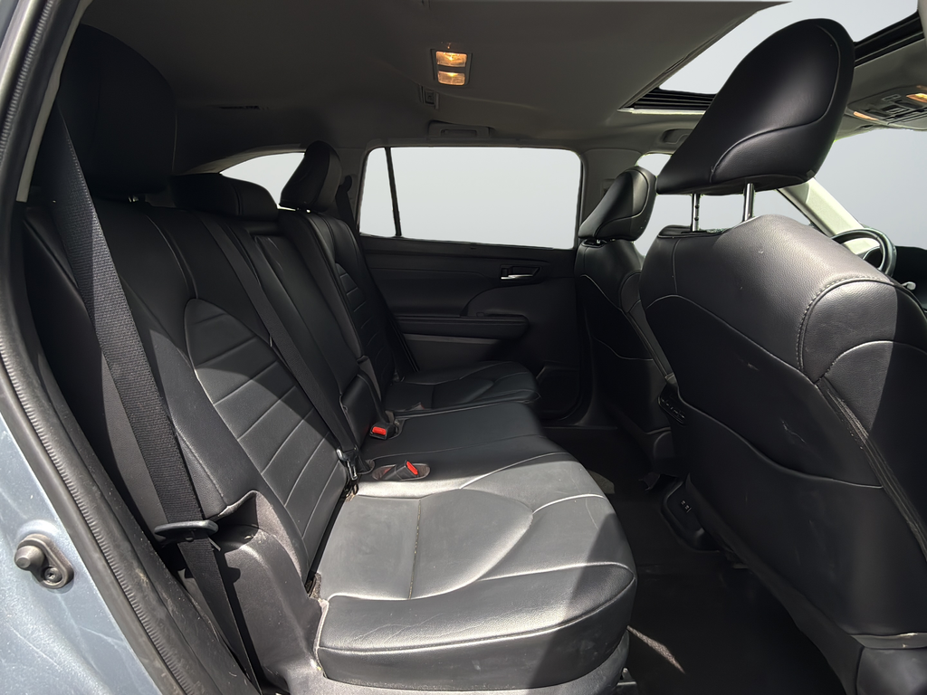 Used 2021  Toyota XLE image 11