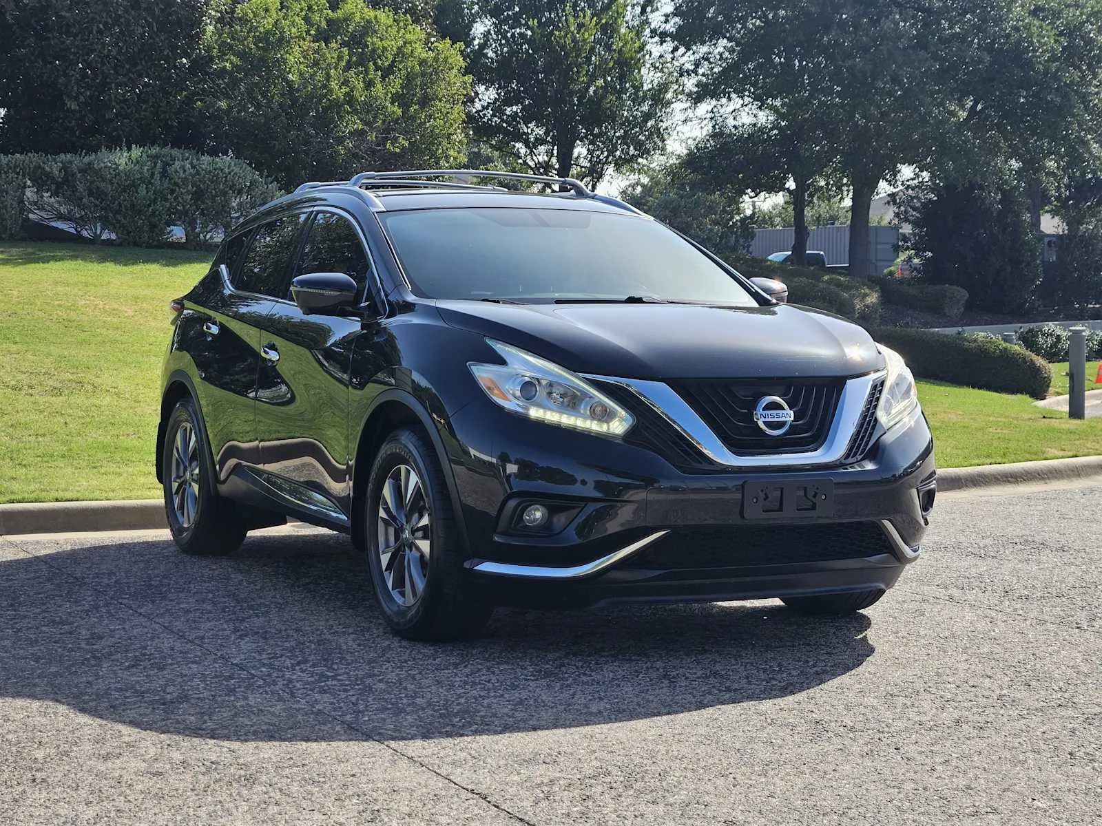 Used 2017 Magnetic Black Metallic Nissan SL image 2