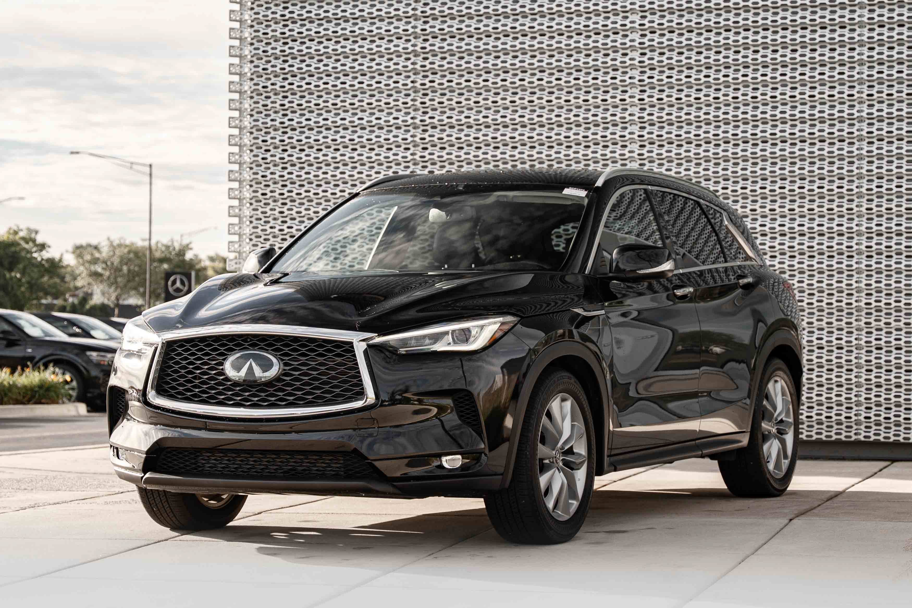 Used 2019 Black Obsidian INFINITI LUXE image 7