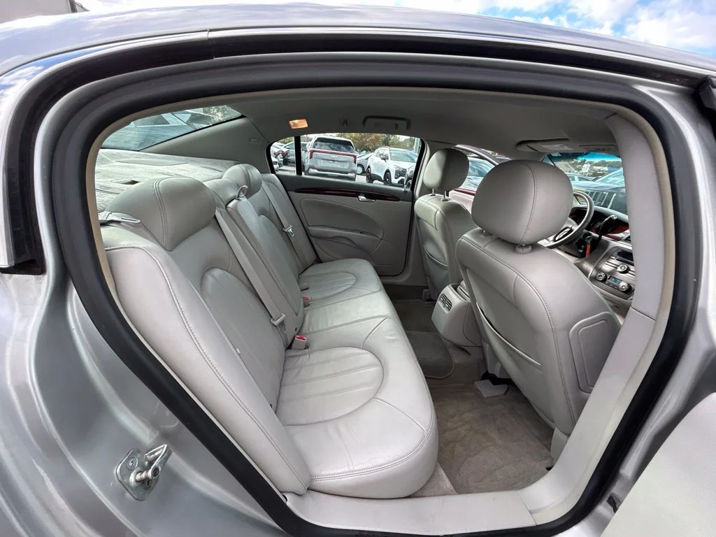 Used 2007 Silver Buick CXL image 21