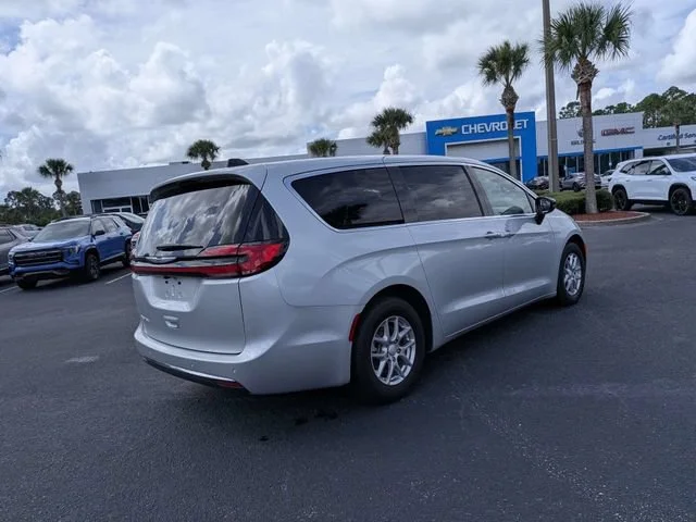 Used 2026 Silver Chrysler Select image 3