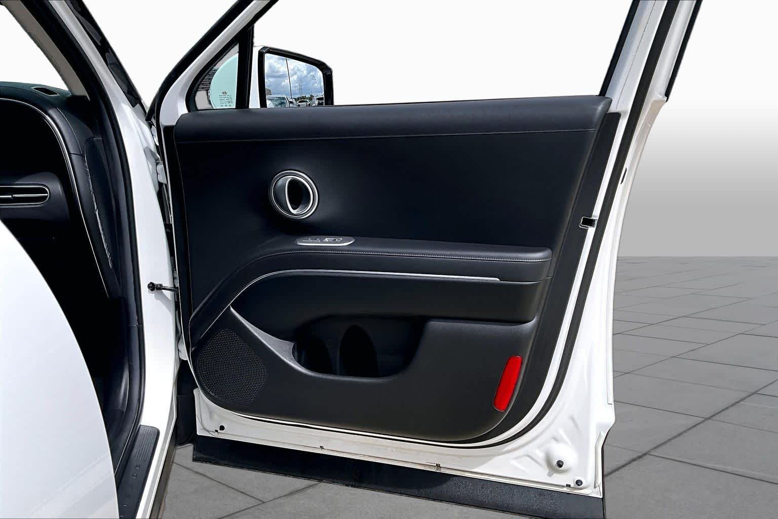 Used 2026 Creamy White Pearl Hyundai SEL 7P image 22