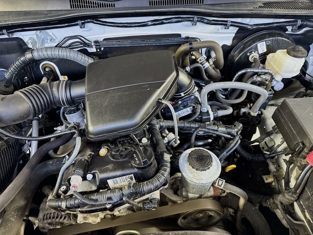 Used 2022 White Toyota SR5 image 35