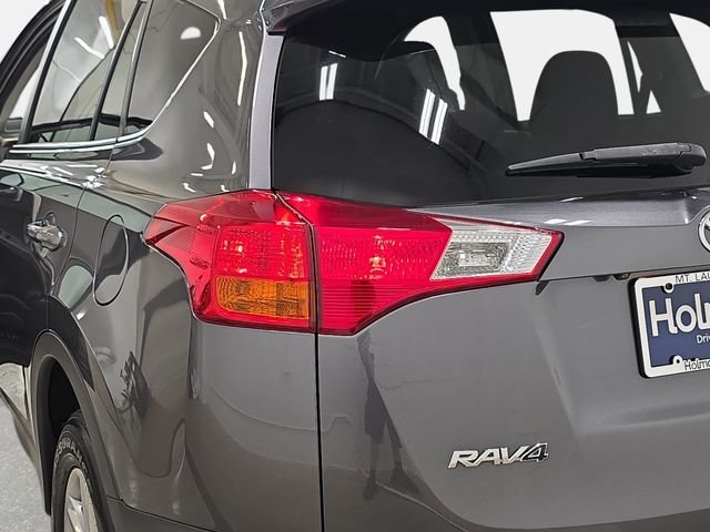 Used 2015 Gray Toyota XLE image 31