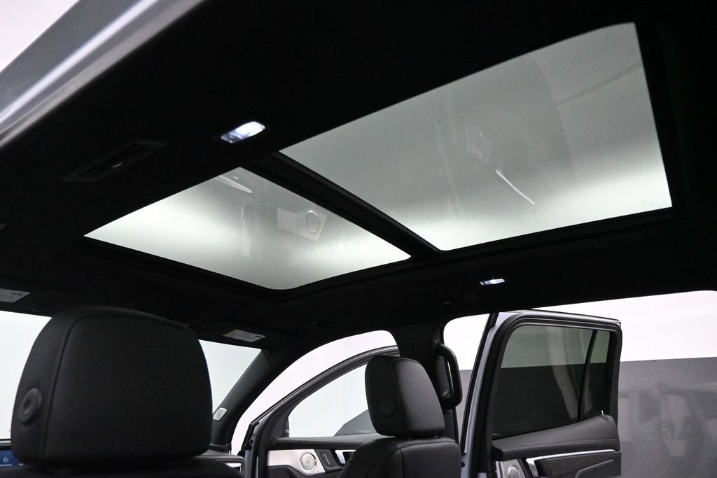 New 2026 Iridescent White Tricoat Buick Avenir image 18