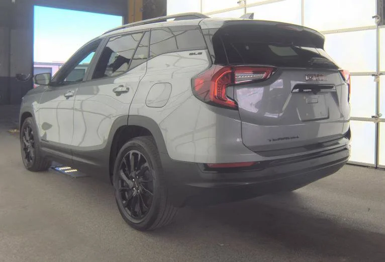 Used 2023 Sterling Metallic GMC SLE image 4