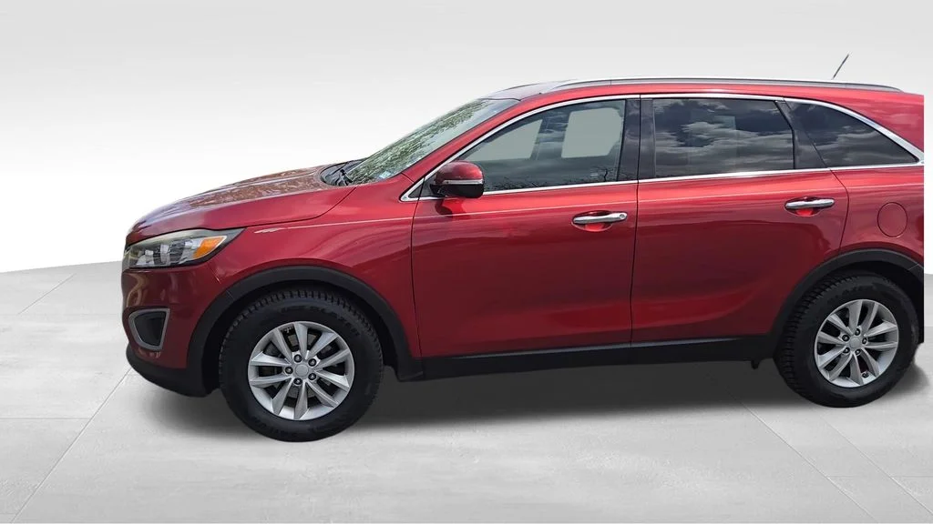 Used 2017 Red Kia LX image 4