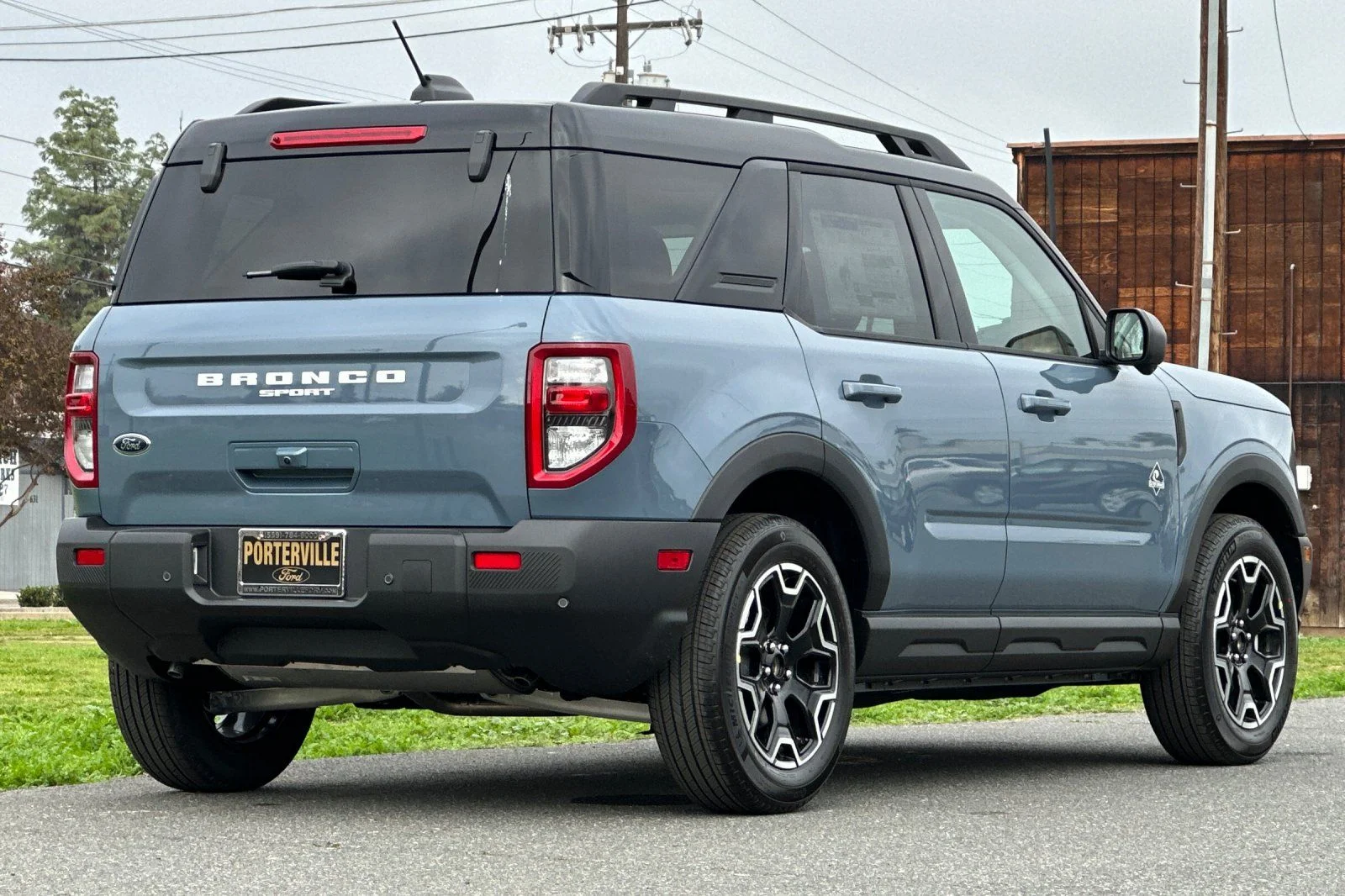 New 2025 Azure Gray Metallic Tri-Coat Ford Outer Banks® image 4