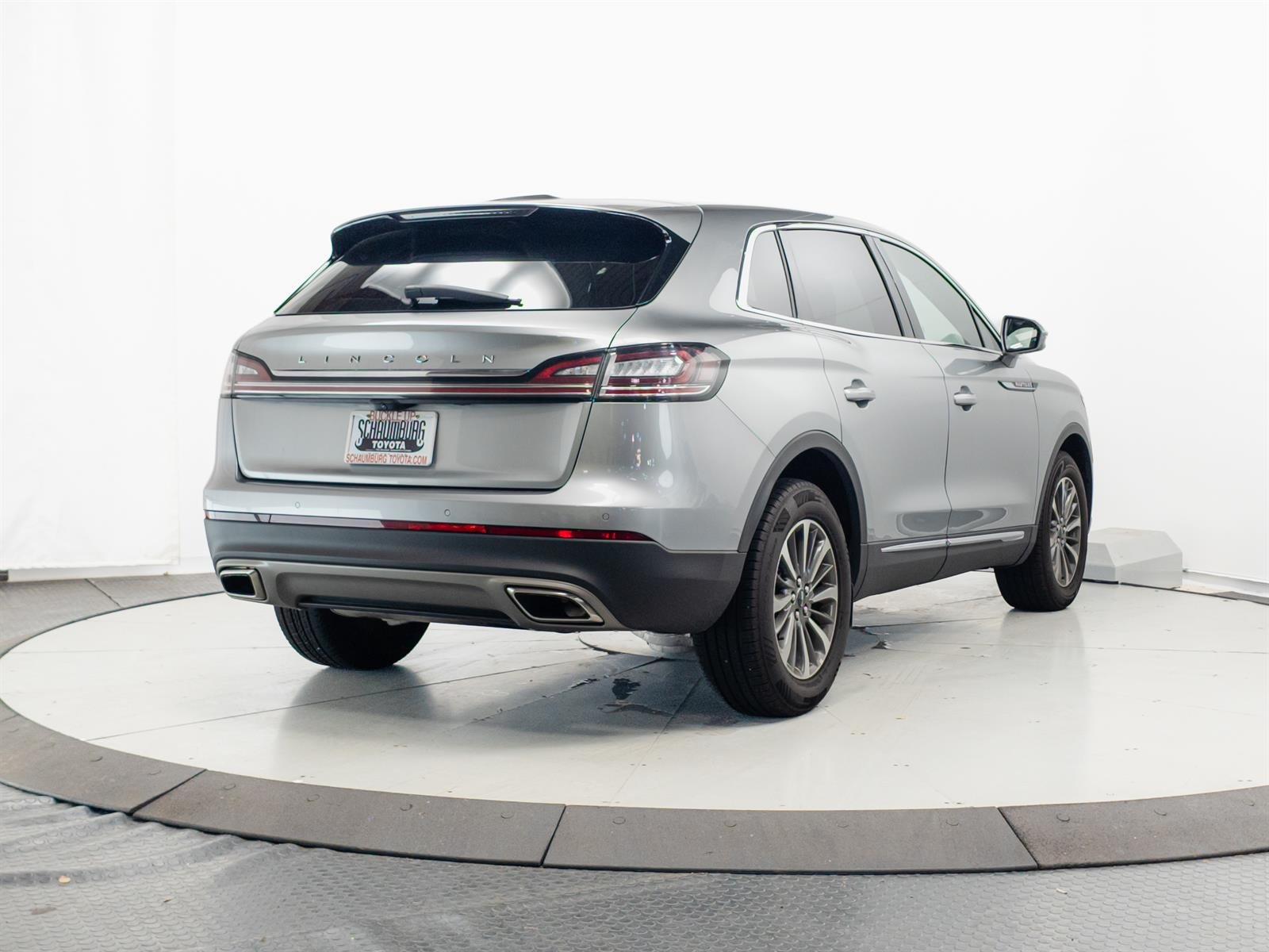 Used 2023 Silver Lincoln Reserve image 12