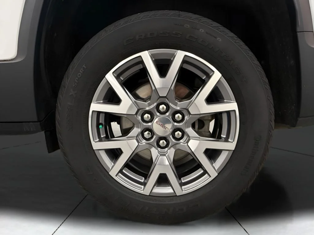 Used 2020 White GMC SLT image 29