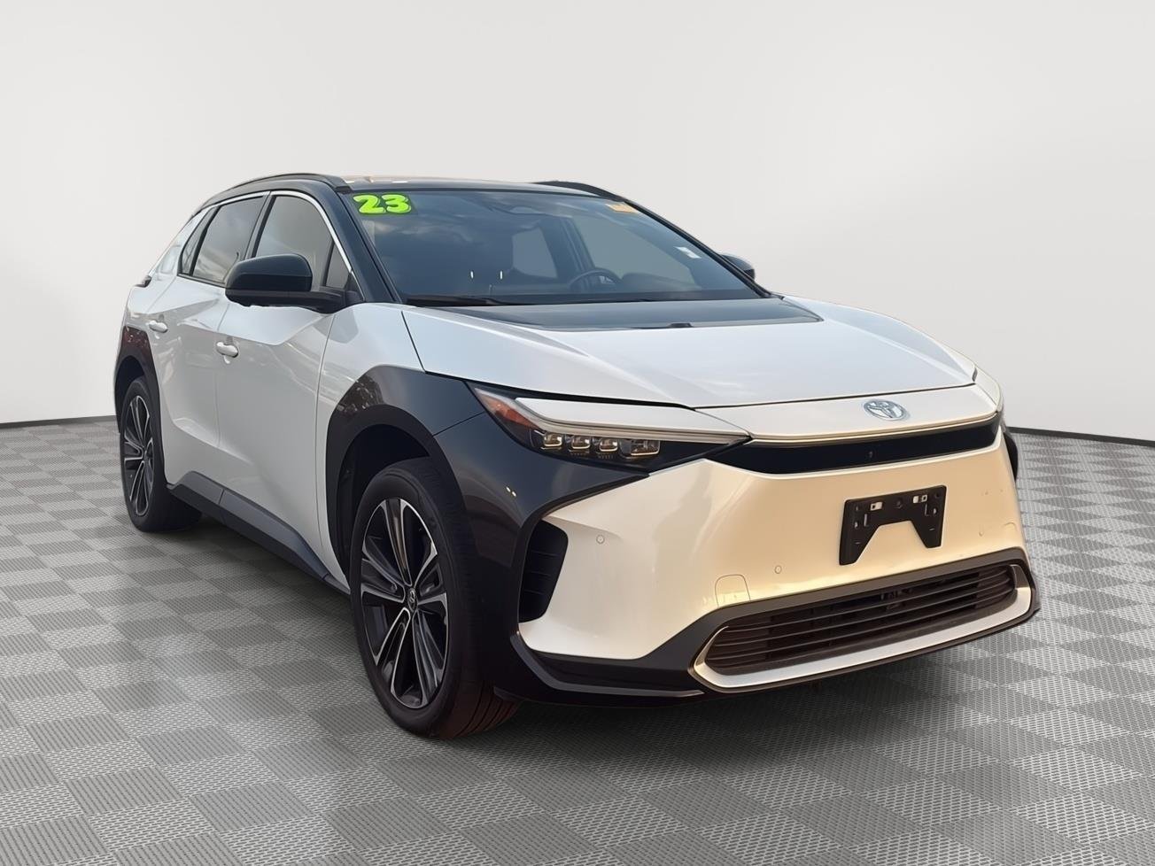 Used 2023 Wind Chill Pearl w/Black Roof Toyota Limited image 1