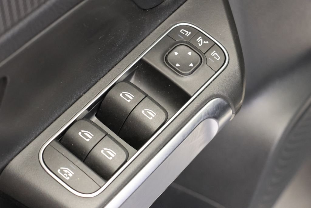 Used 2022 Mountain Gray Metallic Mercedes-Benz GLB 250 image 34