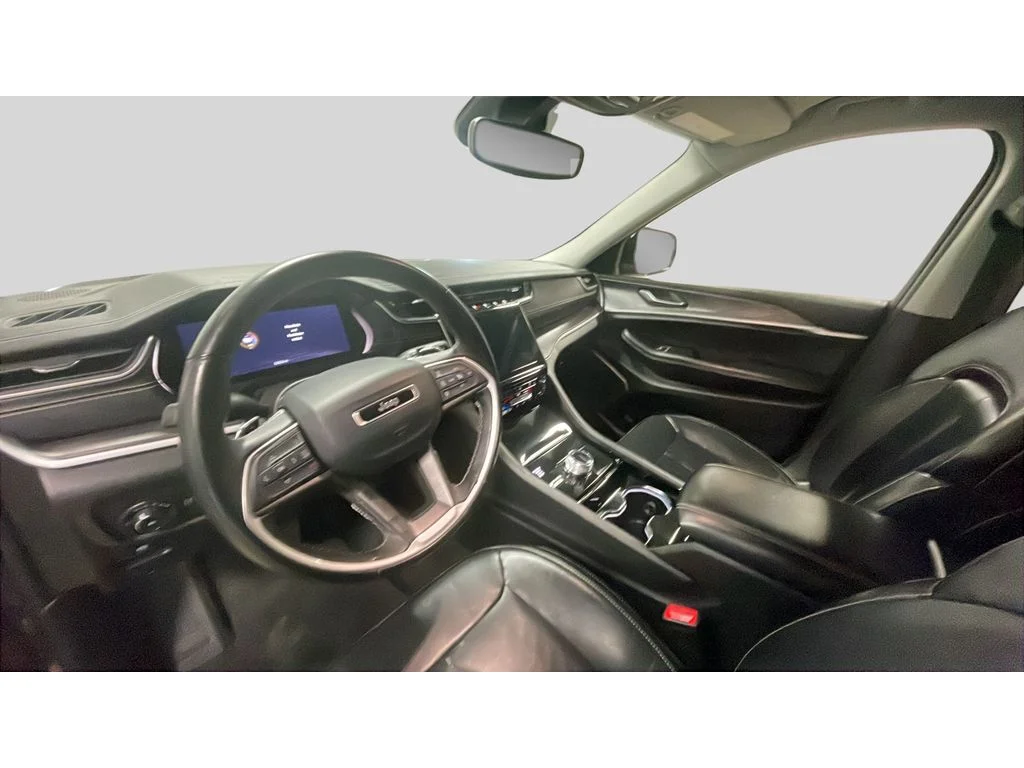 Used 2022 Ember Pearlcoat Jeep Limited image 10