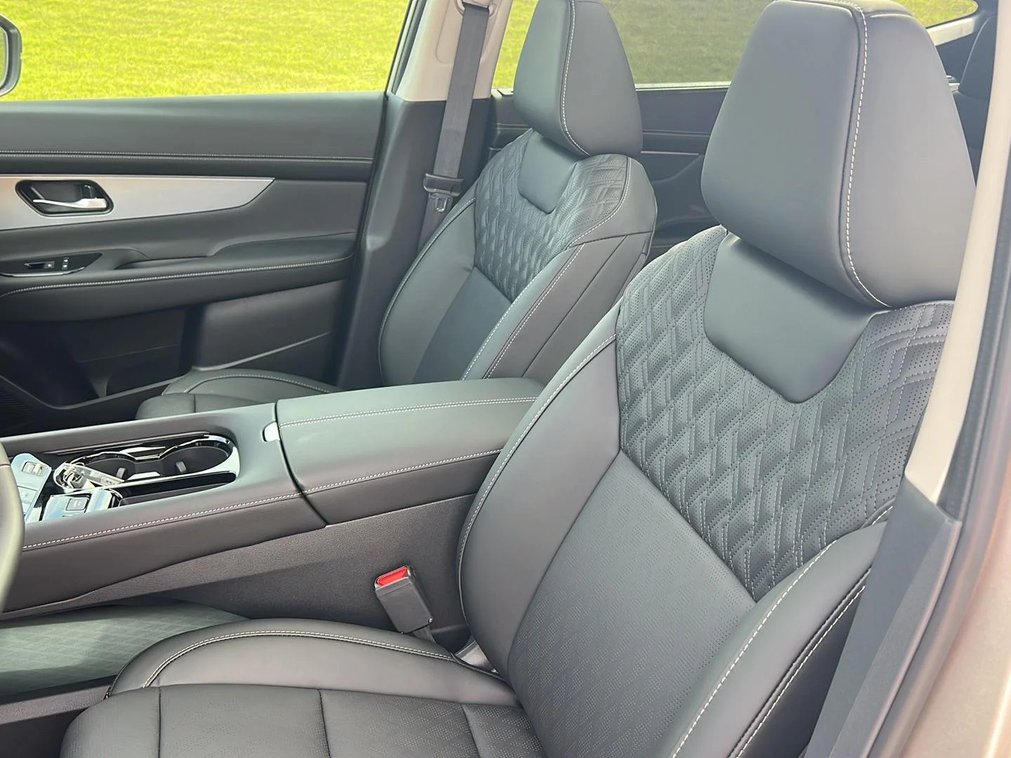 New 2026 Champagne Silver Metallic Nissan Platinum image 31
