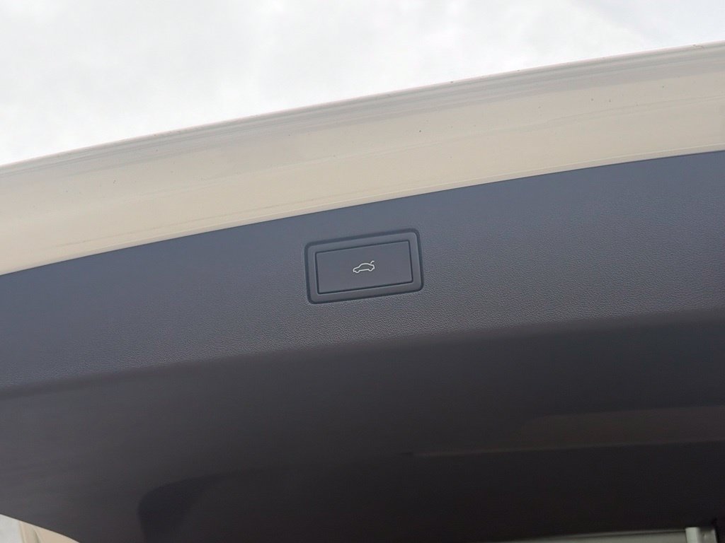 New 2026 Pure White Volkswagen SE image 31