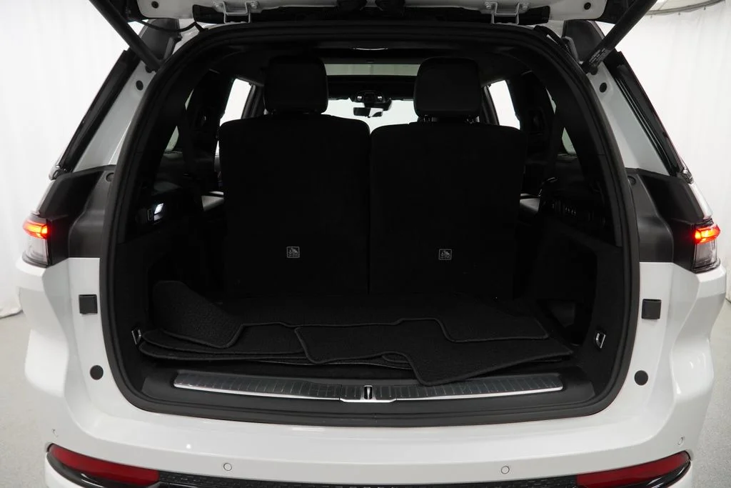 Used 2025 White Jeep Summit Reserve image 47