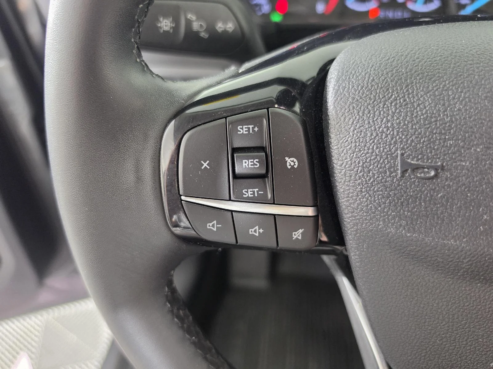 Used 2022 Carbonized Gray Ford SE image 15