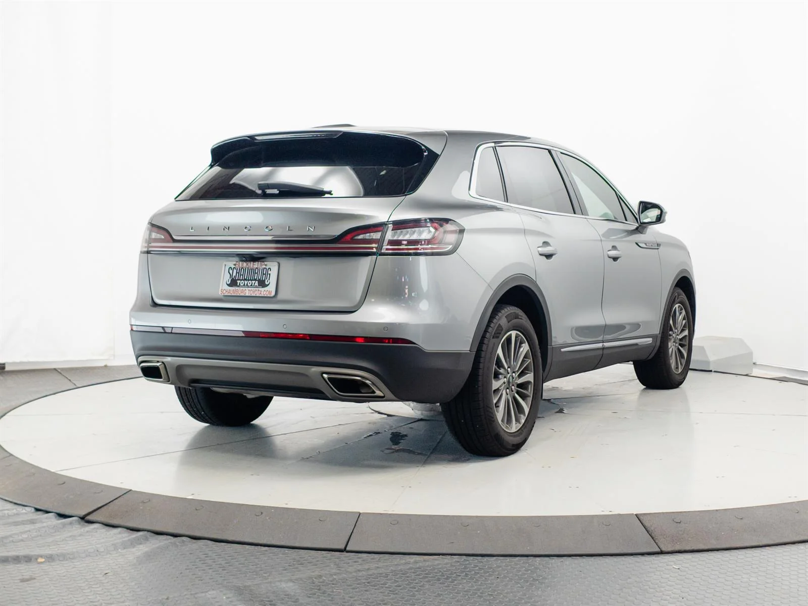 Used 2023 Silver Lincoln Reserve image 12