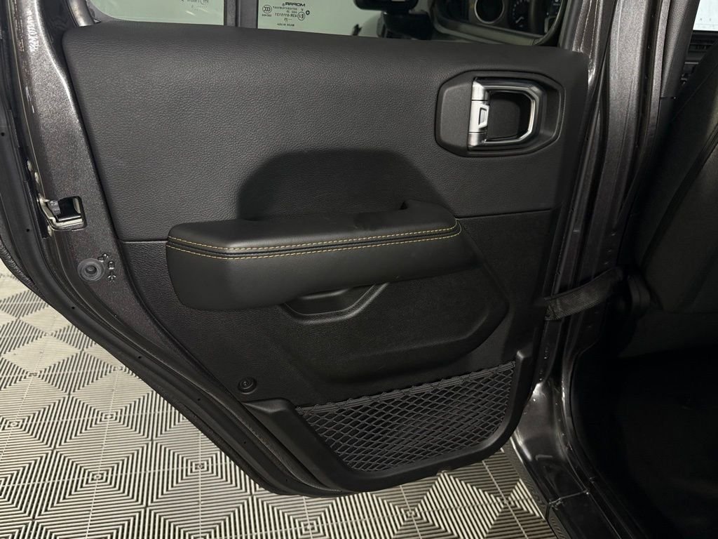 Used 2025 Crystal Metallic Jeep Sahara 4xe image 26