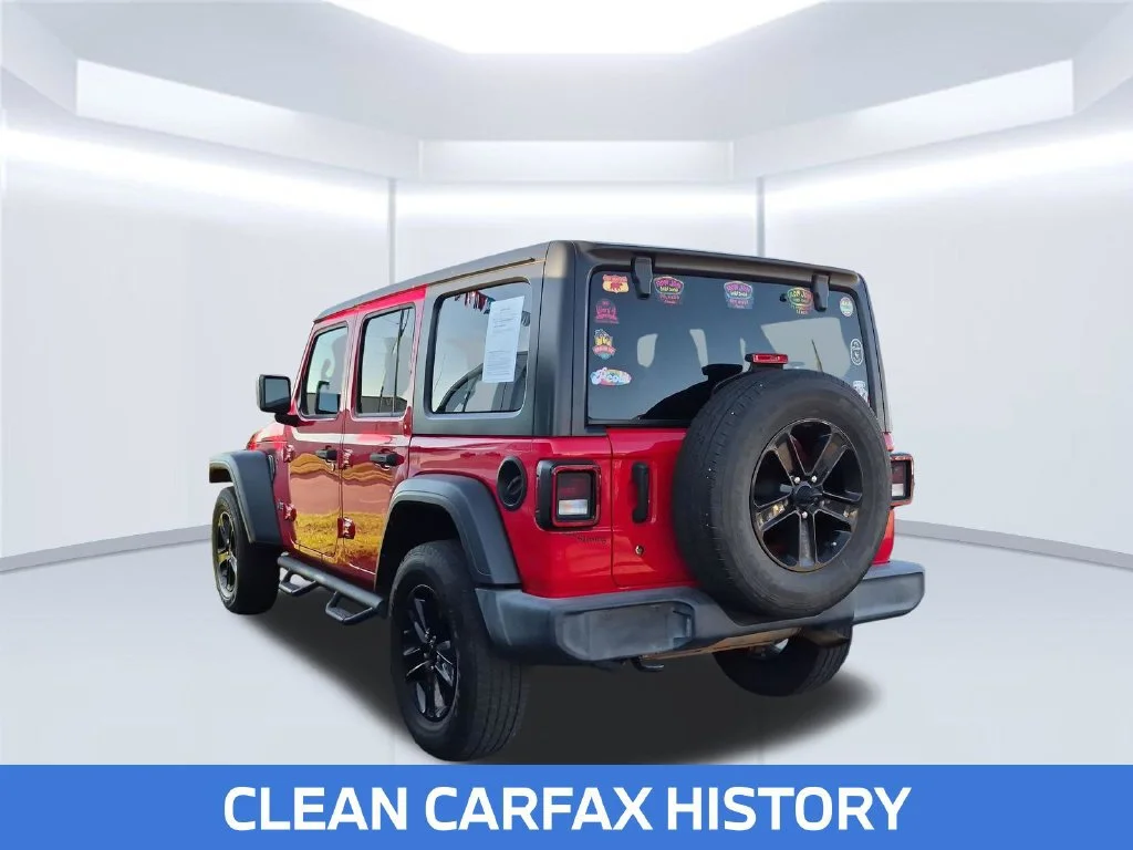 Used 2018  Jeep Sport image 2