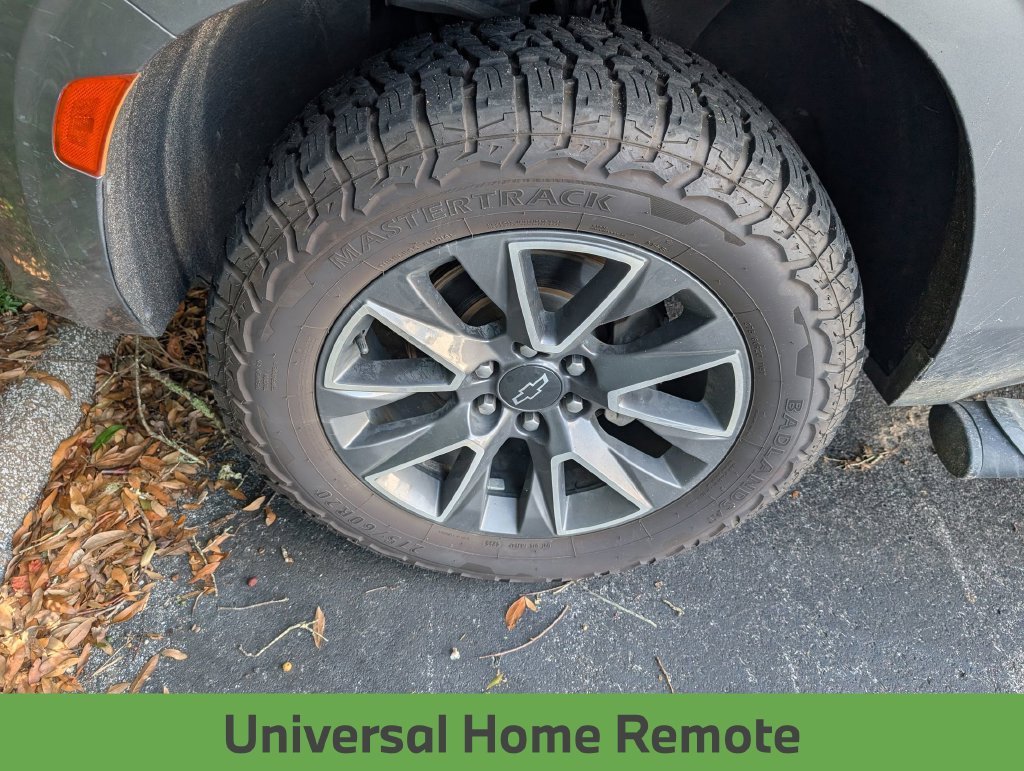 Used 2022 Gray Chevrolet Z71 image 19