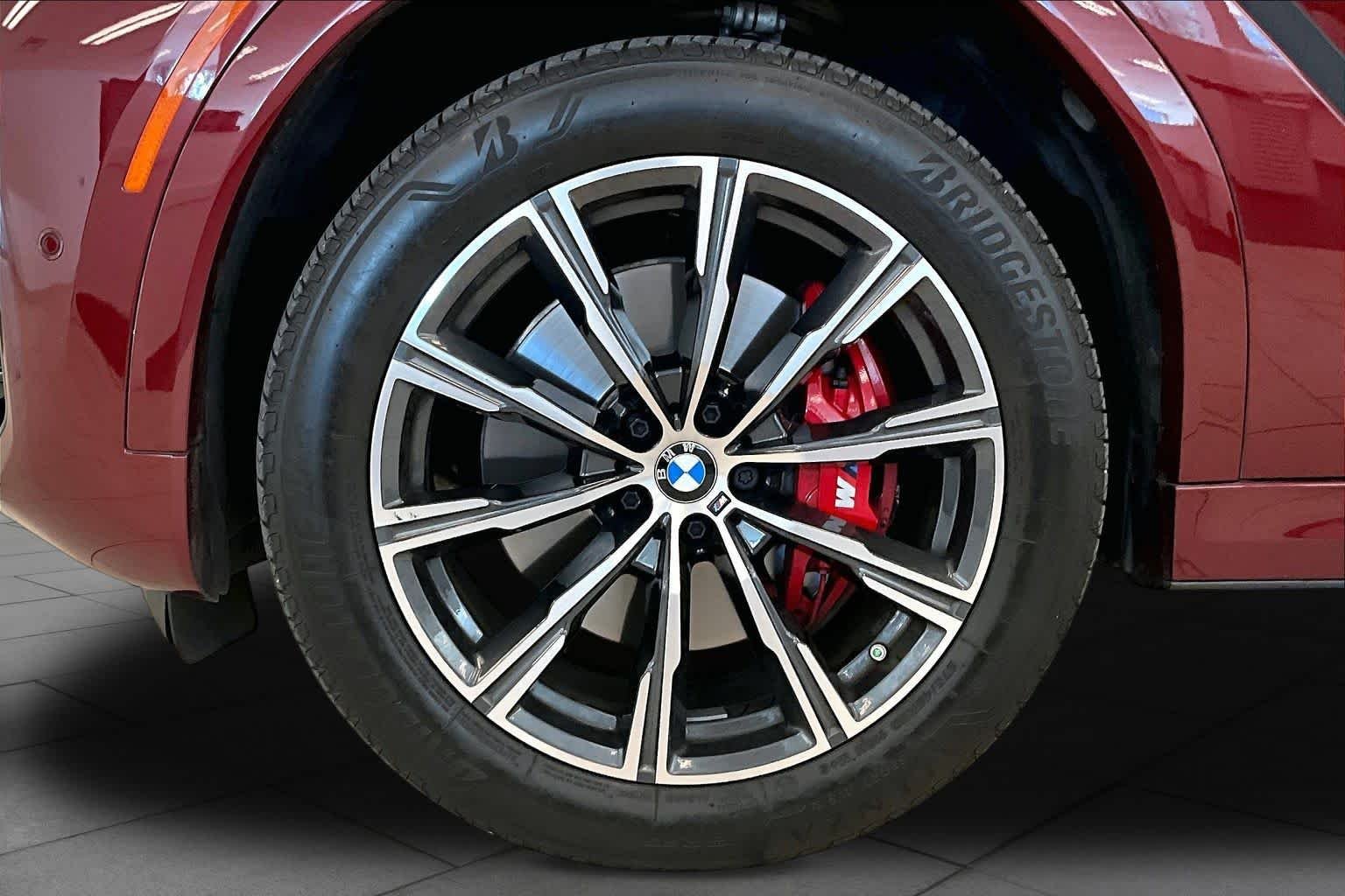 Used 2024 Aventurin Red Metallic BMW xDrive40i image 9