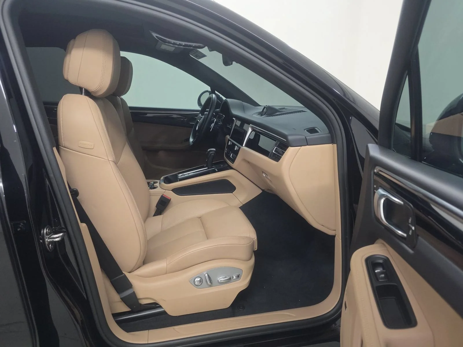 Used 2024 Black Porsche  image 15