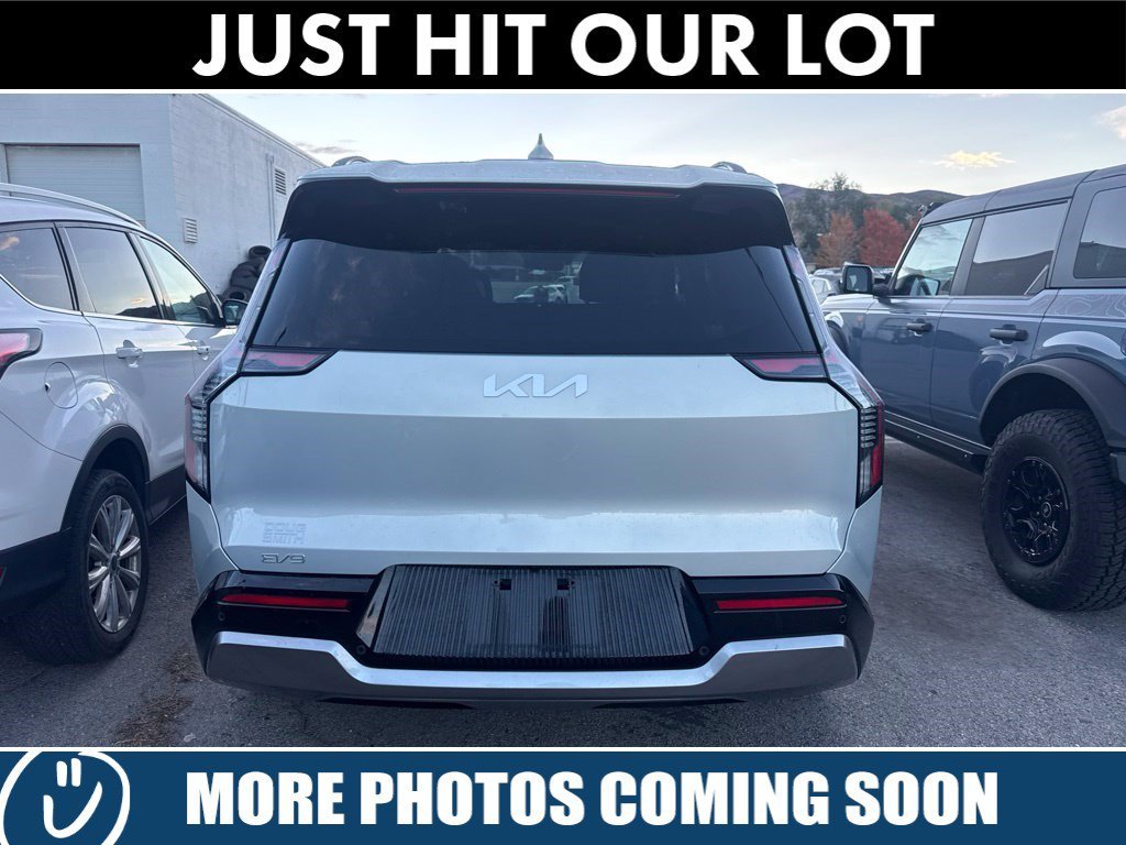 Used 2024 Ivory Silver Kia Land image 14