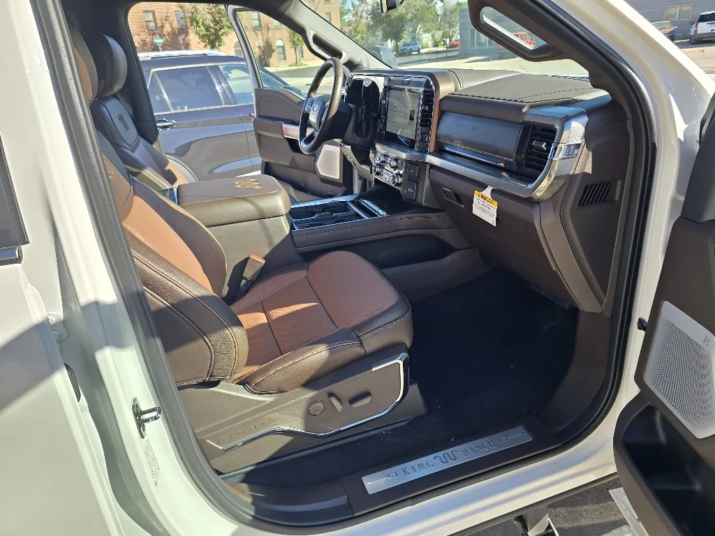 New 2027 Star White Metallic Tri-Coat Ford F-450® King Ranch® image 38