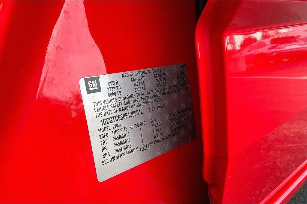 Used 2015 Red Chevrolet Z71 image 31