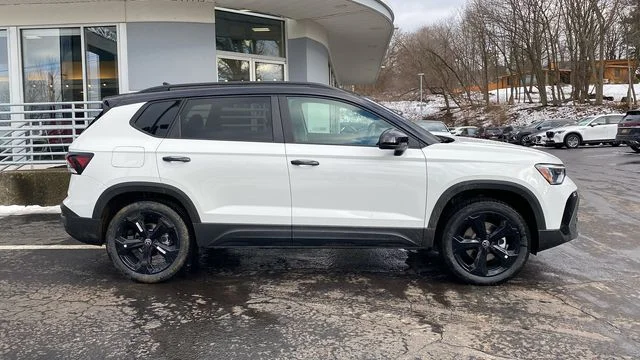 2026 Volkswagen Taos SE Black - Photo 4