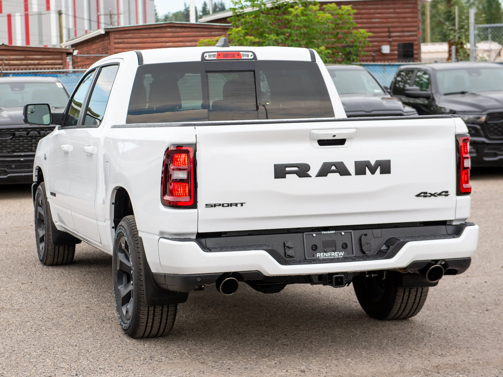 New 2026 White RAM Sport* Crew Cab 4x4, Panoramic Sunroof, 3.92 Rear Axle, Heated Seats/Wheel image 4