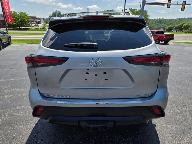 Used 2024 Silver Toyota XLE image 7