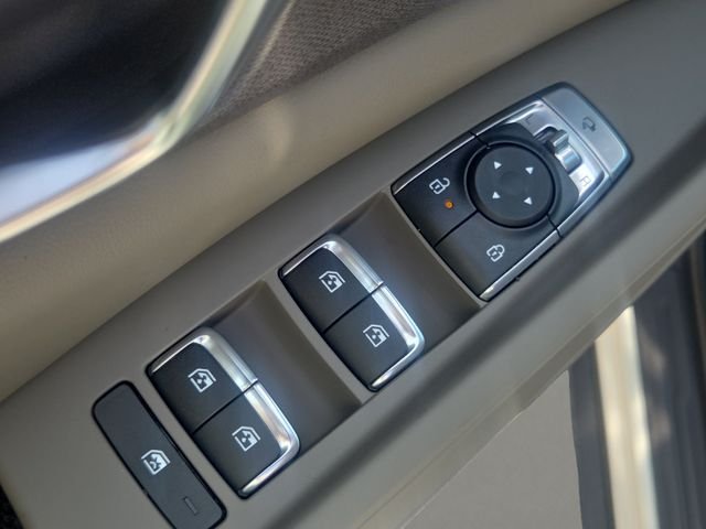 New 2027 Snow White Pearl Kia EX image 18