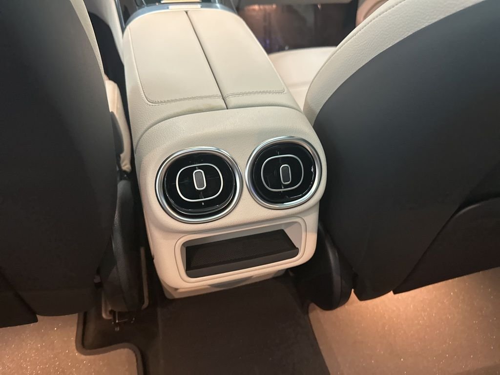Used 2026 White Mercedes-Benz GLC 300 image 21