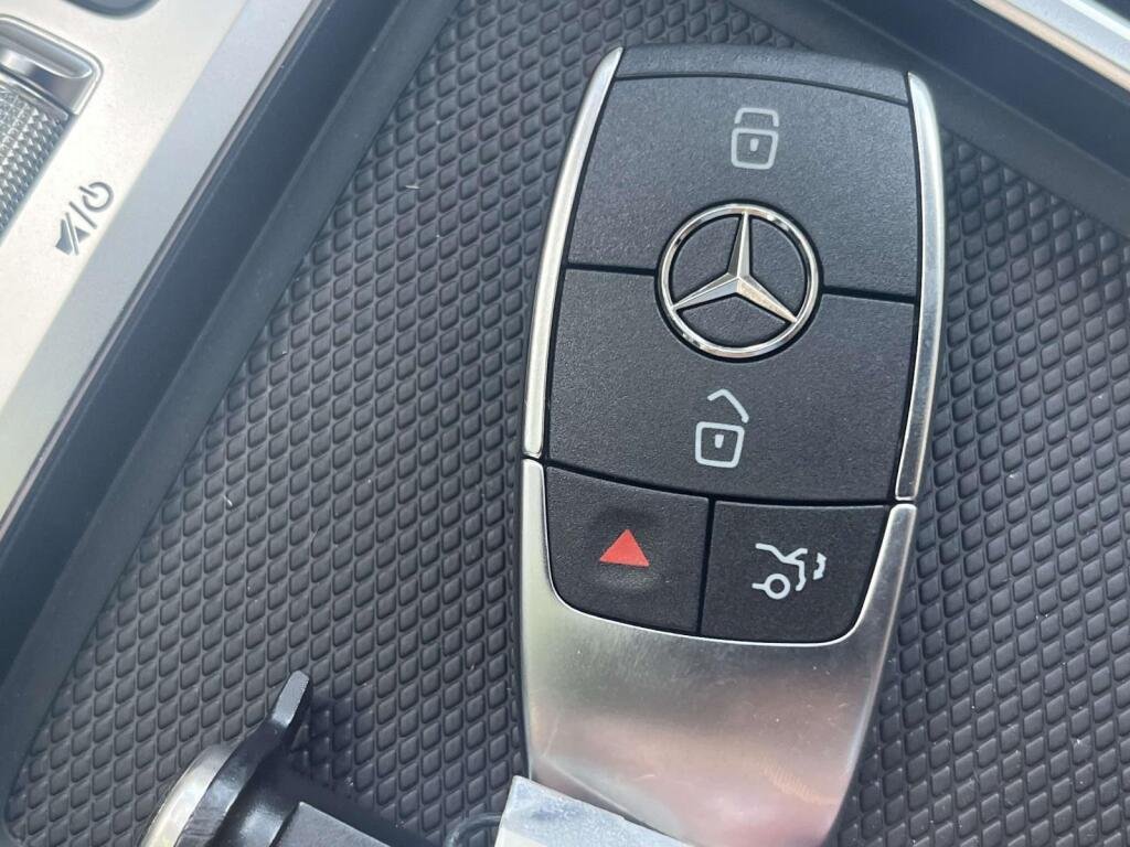 New 2026 Polar White Mercedes-Benz GLA 250 image 4