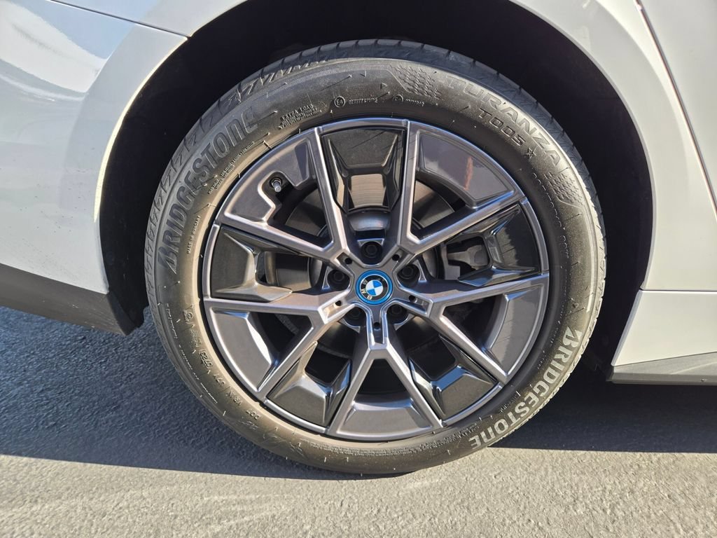 Used 2023 Mineral White Met BMW eDrive35 image 3