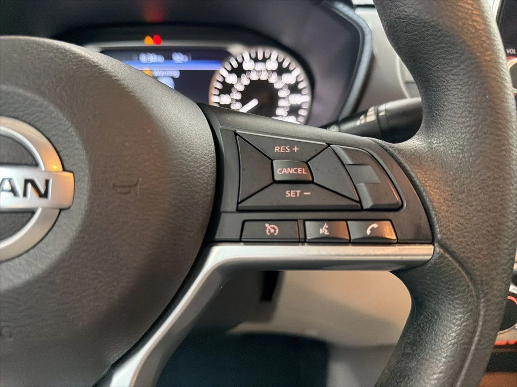 Used 2021 White Nissan 2.5 SV image 18