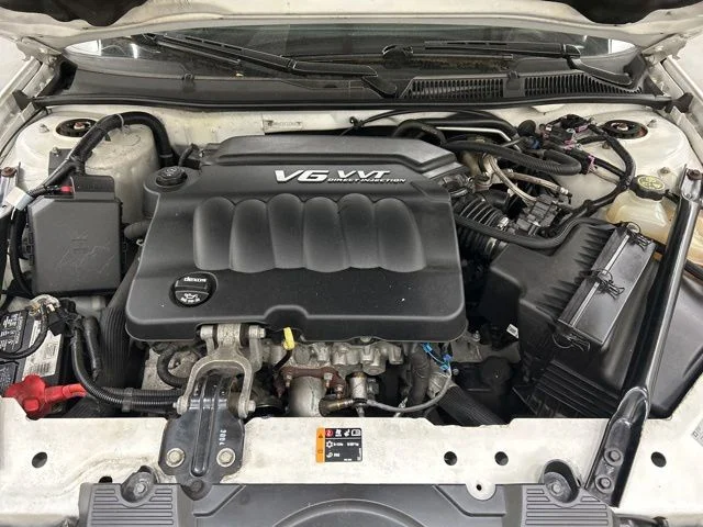 Used 2015 White Chevrolet LT image 17