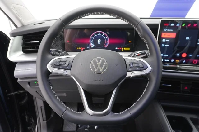 New 2026 Deep Black Pearl Volkswagen SE image 22