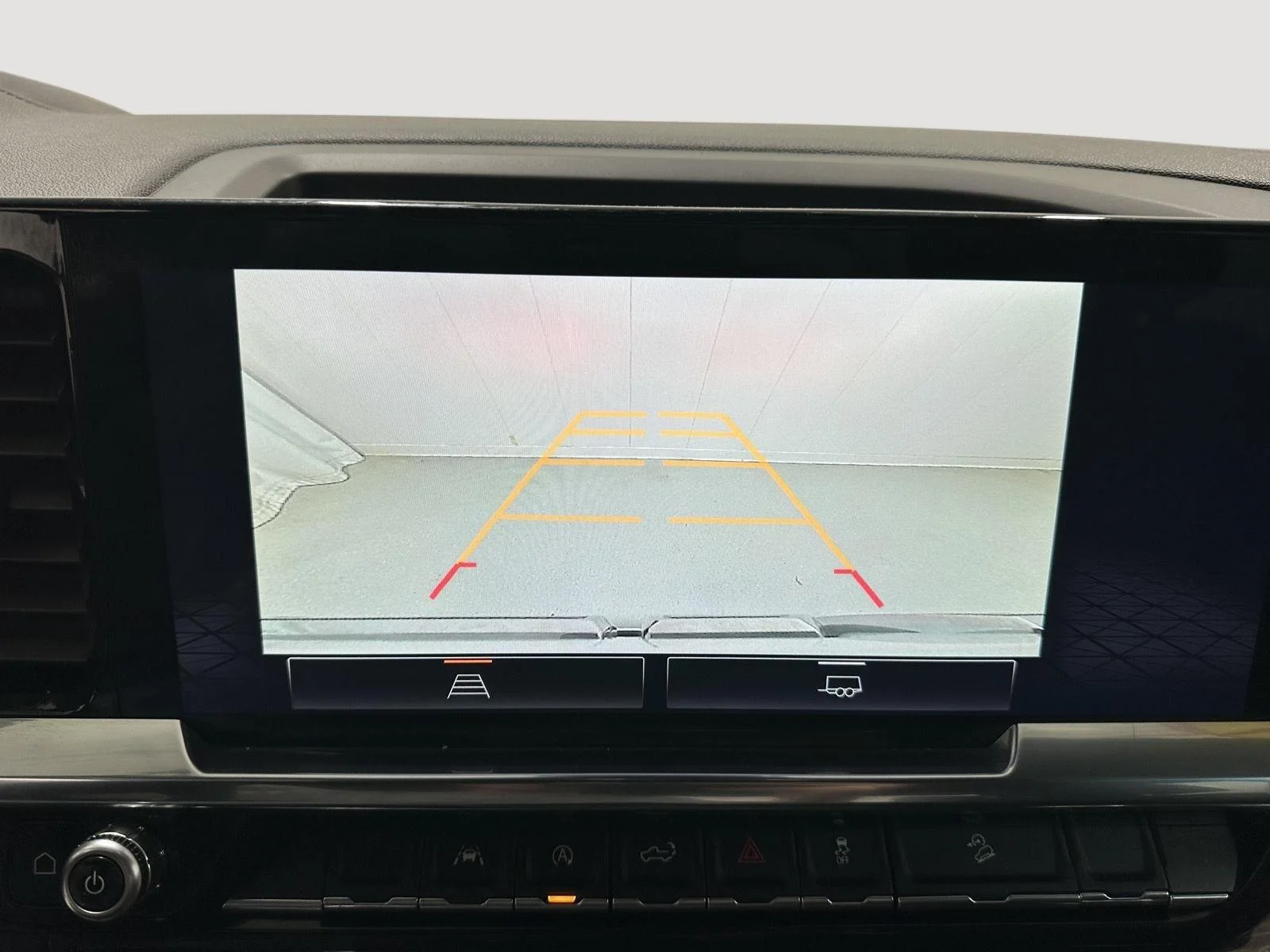 Used 2024 Summit White GMC Elevation image 14