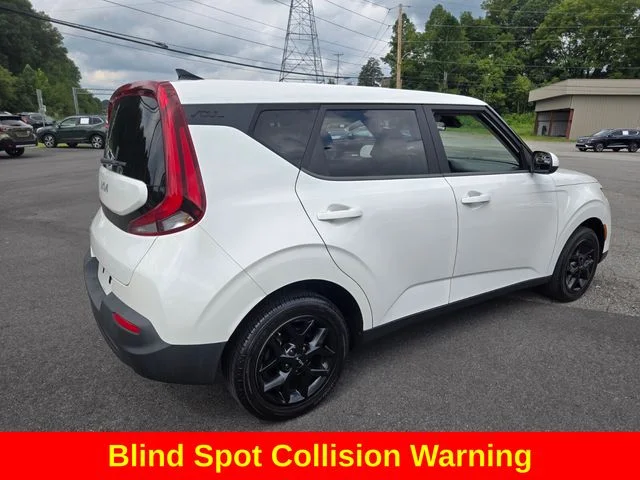 Used 2022 White Kia LX image 9
