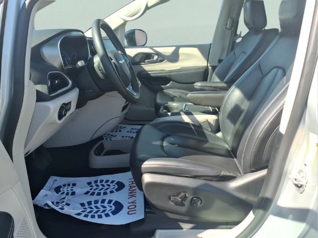 Used 2024  Chrysler Touring L image 15