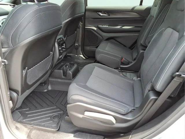 Used 2025 Silver Jeep Laredo image 16