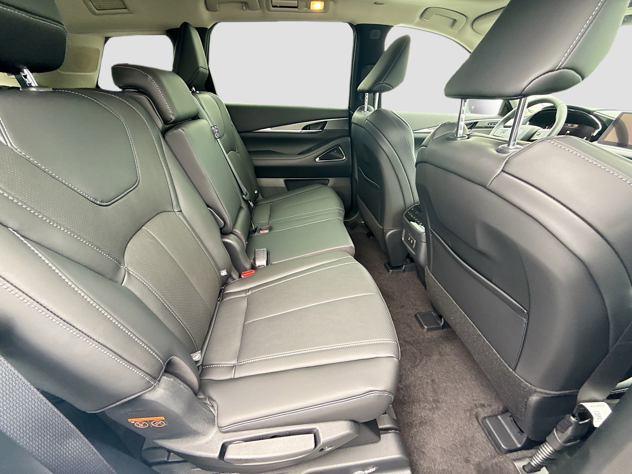 New 2027 RADIANT WHITE INFINITI Luxe FWD image 21